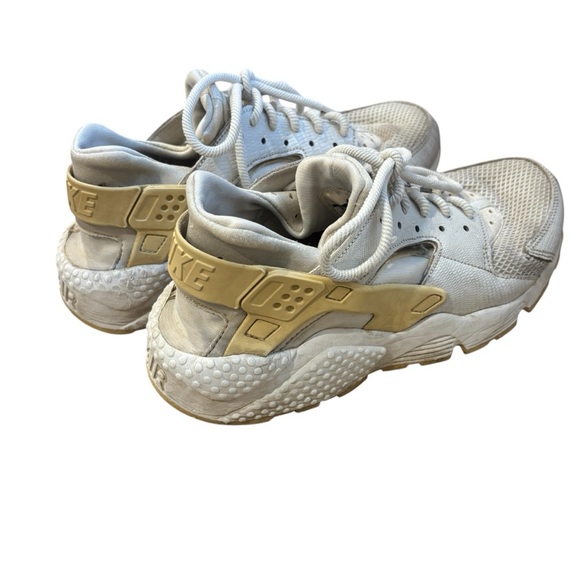 Nike Air Huarache Sneakers Women’s Size 8.5 In White And Cream - Picture 4 of 7